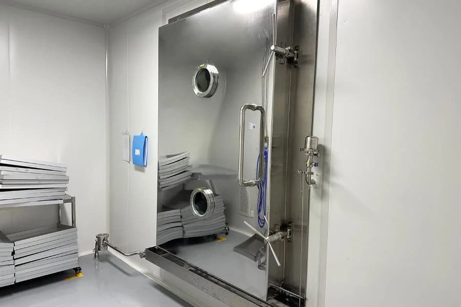 Freeze-dryer chamber at HETCHYN facility